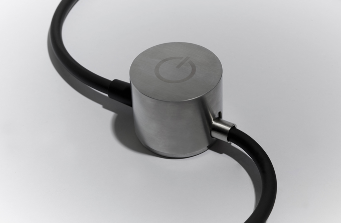 フットスイッチで吐水・止水の操作が行えます。