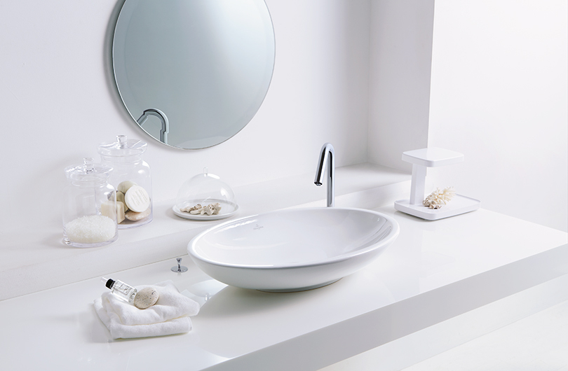 VILLEROY & BOCHの洗面ボウル、セラオリジナルの自動水栓を使った