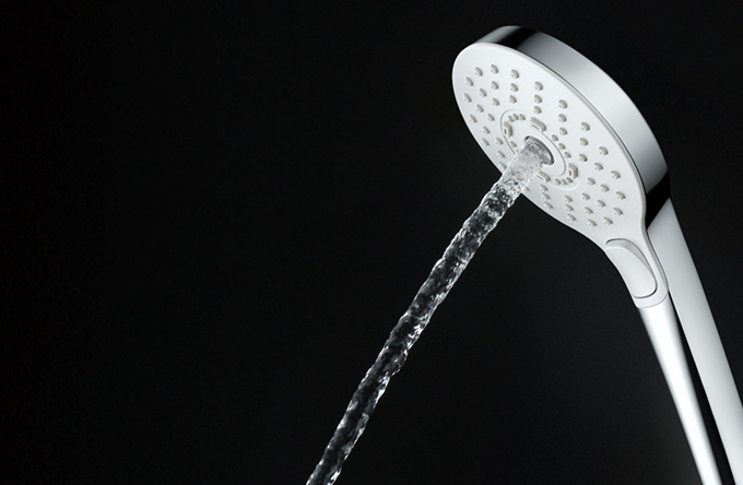 ウォームピラー<br />
柔らかく包まれるような浴び心地で、湯船につかるような浴び心地を感じられます。